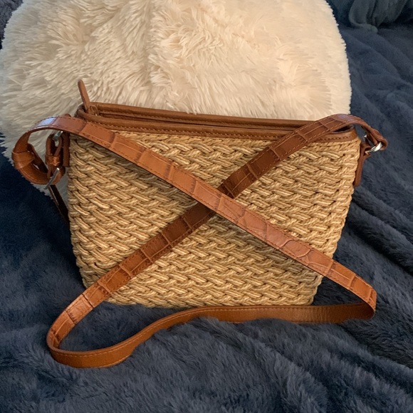 Brighten Elana Messenger Bag - Picture 3 of 12